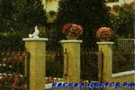 Оформление колонны корзиной с бегонией вечноцветущей (Италия)